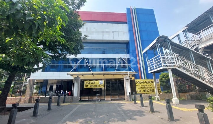 Kramat Raya Street Building, Senen