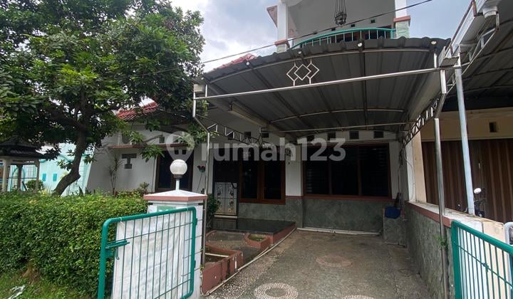 Rumah Strategis Semi Furnished di Graha Estetika