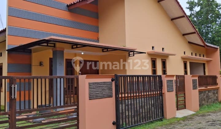 Rumah Strategis Siap Pakai Bagus di Jalan Durian