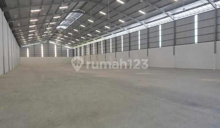 Strategic Ready-to-Use Wide Warehouse in Gatsu Industrial Area