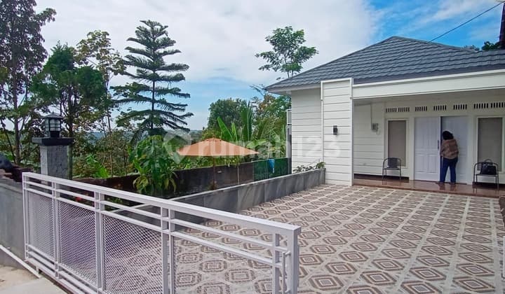 Rumah dan Tanah Siap Pakai Strategis di Jalan Pemandangan