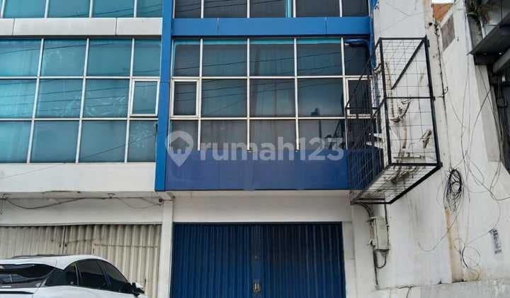 For Rent: 3-Story Shop House in a Strategic Location, Ngaliyan Raya, Semarang