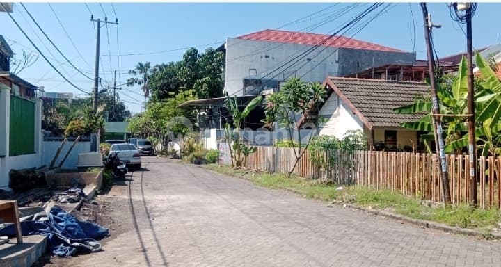Rumah Hitung Tanah di Dharmahusada Dekat Tengah Kota