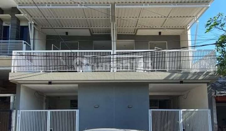 Selling a 3-story house in Wisma Permai near Galaxy Mall.