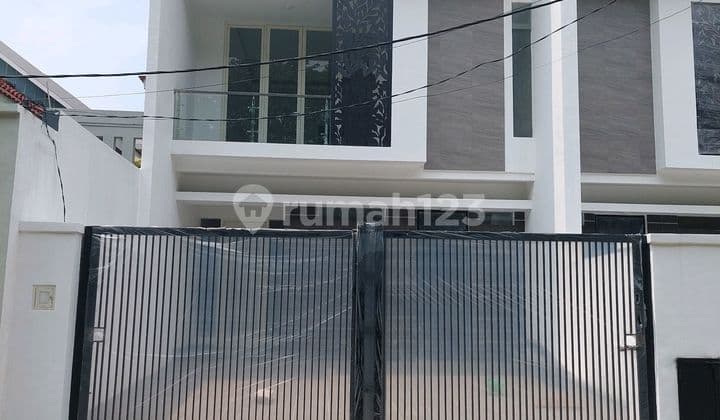 Rumah Baru Modern View Danau di Pantai Mentari Dekat Pakuwon City