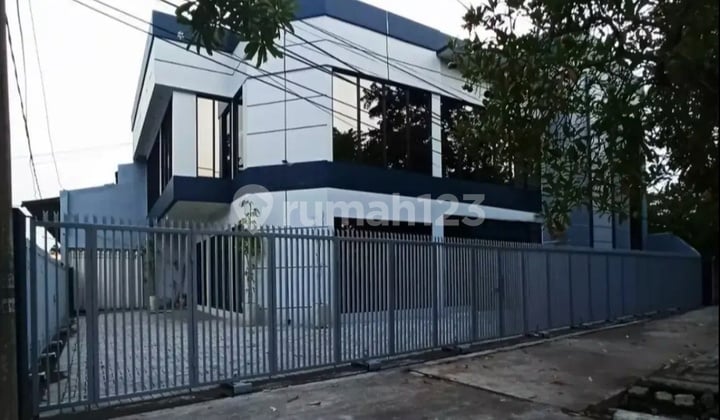 Sewa Rumah Usaha di Raya Kenjeran Cocok untuk Kantor