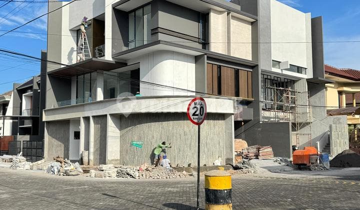 Rumah Modern Hook di Manyar Lokasi Prime