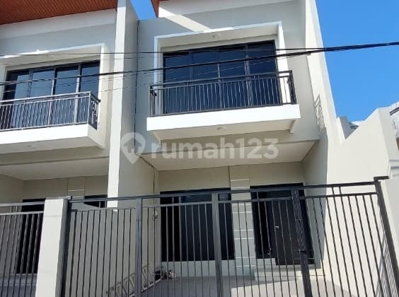 Rumah Baru Sutorejo Dekat Raya Mulyosari, Pakuwon City