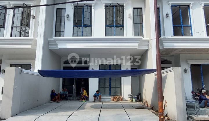 Rumah Baru 3 Lantai di Dharmahusada Indah Dekat Surabaya Pusat