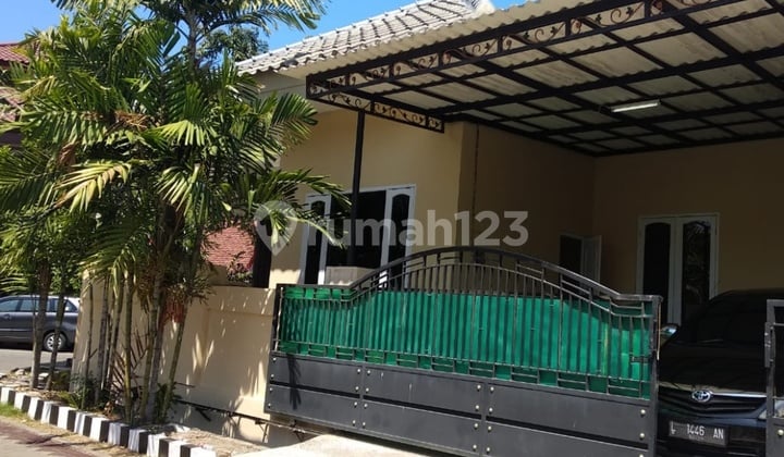 Rumah Mulyosari Luas dan Nyaman untuk Tinggal dan Kerja