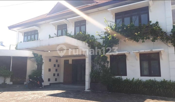 Rumah Kantor di Raya Jemursari, Parkir Luas, Siap Masuk