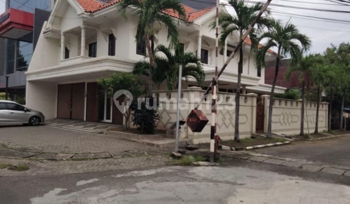 Rumah Cocok untuk Kantor.di Gayungsari, Jalan Utama