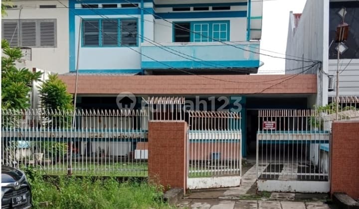 Rumah Tengah Kota Dekat Raya Darmo, Strategis