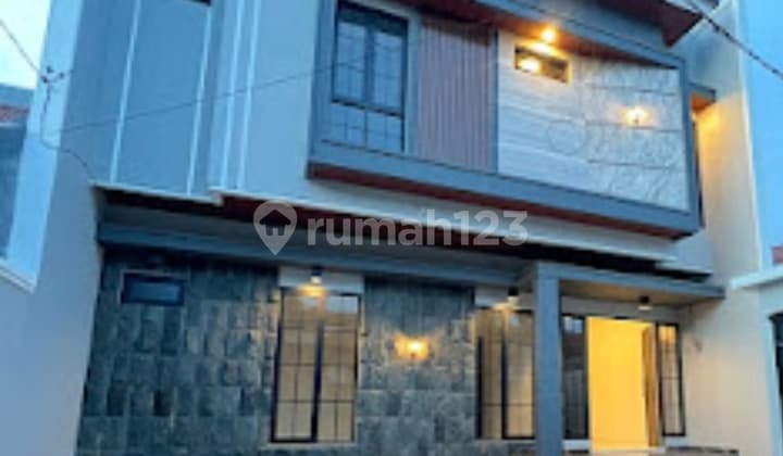 Rumah Gress Lebar 10 di Manyar Tengah Kota, Row 3 Mobil, Langka