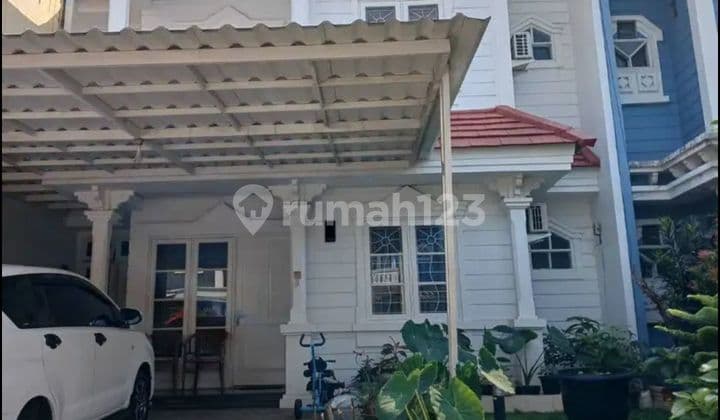 Rumah bagus di Kota Wisata hanya lima menit ke pintu tol