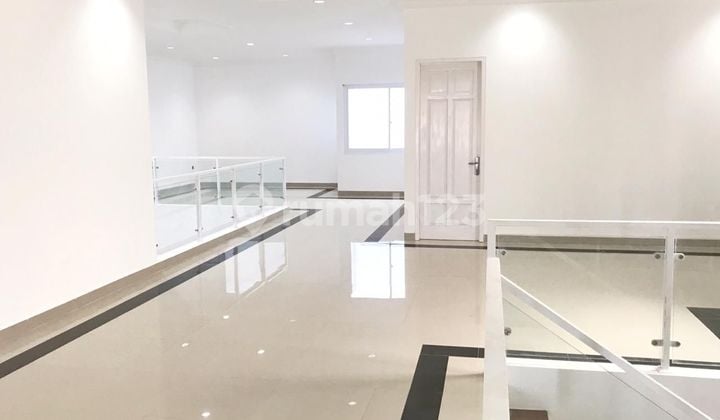 Rumah mewah di Jati waringin sepuluh menit ke pintu toll