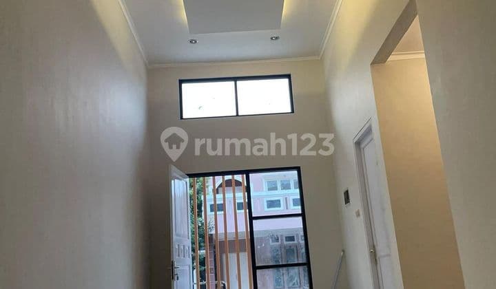 Nice New House Fully Renovated Near Living Word Mall in Kota Wisata