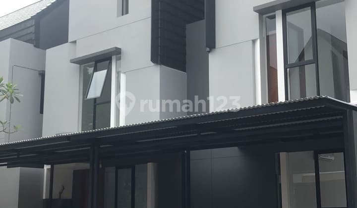 Rumah Baru Modern Dekat Mabes TNI Cilangkap dan Halim