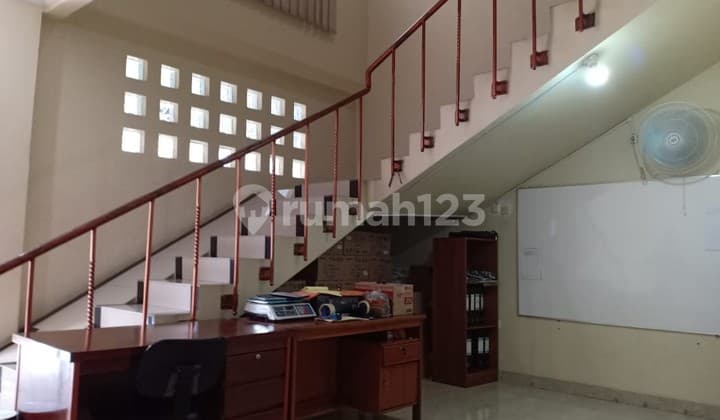 Dijual Rumah Besar bisa untuk usaha kost,kantor, klinik di jatinegara