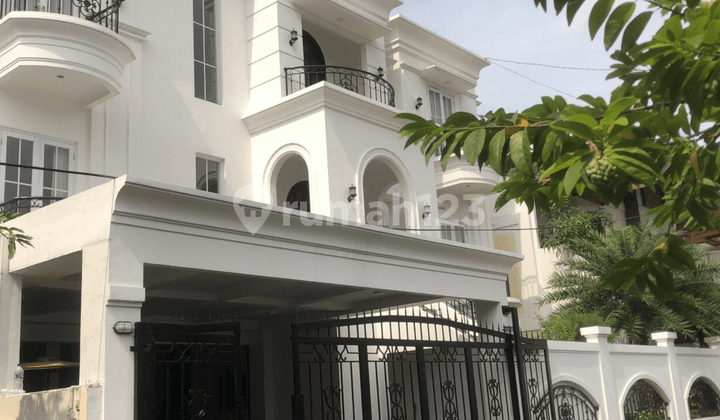 Dijual Rumah Mewah European Style dekat Pejaten Village Jakarta Selatan