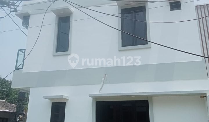 Rumah 2 Lantai Cempaka Putih Timur Lokasi Strategis