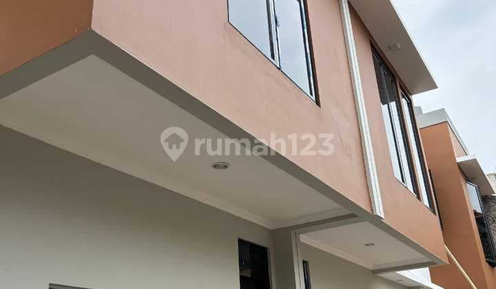 Rumah Kayu Manis Akses Motor di Jakarta Timur