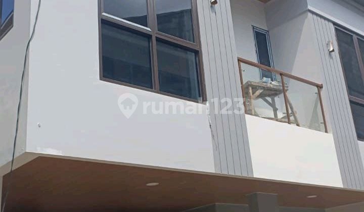 Rumah Dwiwarna Konsep Moderen