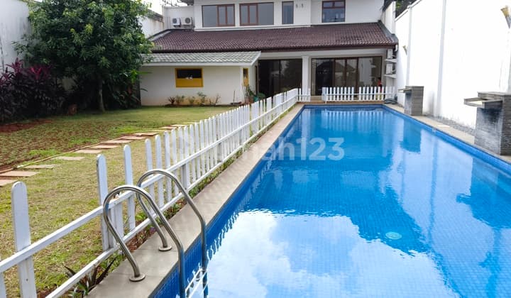 Rumah mewah di Jalan Antasari, lokasi strategis dipinggir jalan