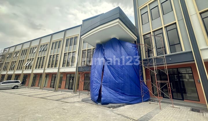 Ruko Hook Hudson Posisi Atrium Utama 3 Lantai Balcon