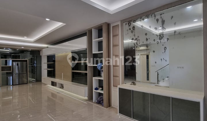 Sewa Rumah 4 Kamar di Gading Serpong Rapi Siap Huni