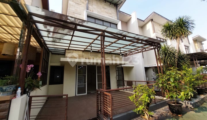 Jual Murah Rumah View Kolam 3 Lantai di BSD Foresta Primavera Siap Huni