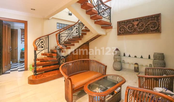 Rumah Mewah & Strategis di Kelapa Gading