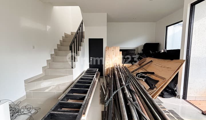 BRAND NEW DALAM CLUSTER POSISI HOOK DI SHILA AT SAWANGAN DEPOK, JAWA BARAT