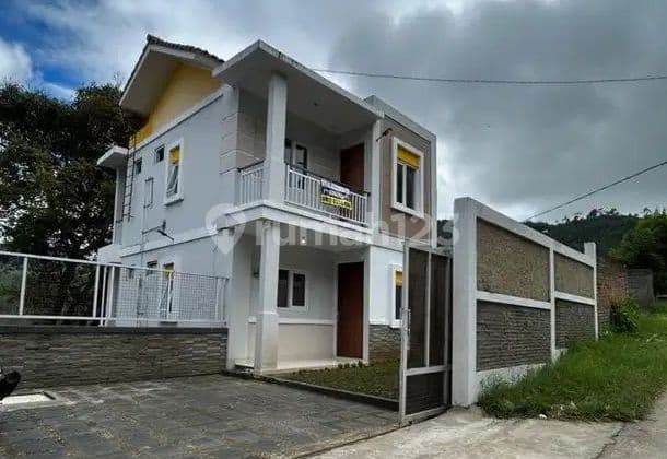 Rumah Villa Terawat View Gunung di Lembang Bandung Barat