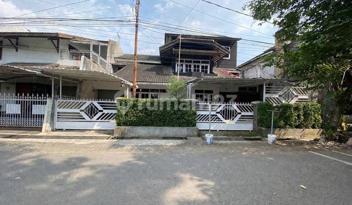 Rumah Strategis Semi Furnished di Buahbatu Kota Bandung