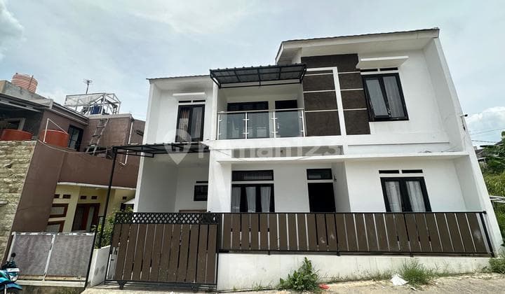 Murah Rumah 2 Lantai Terawat di Komplek Asri Cileunyi Bandung