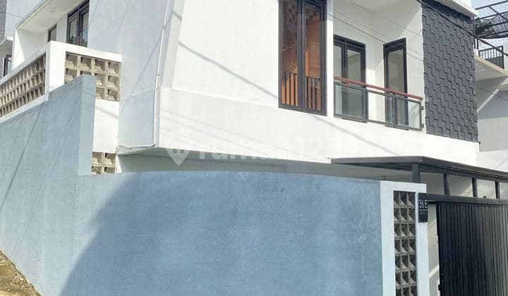 Rumah Mewah Full Furnish Posisi Hook Strategis Cigadung Bandung