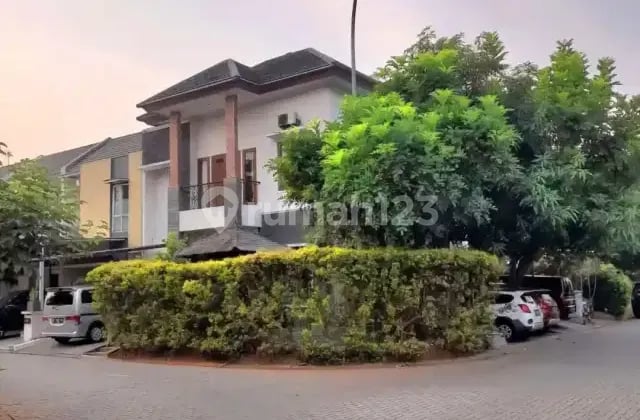Rumah Posisi Hook Sangat Terawat Dan Siap Huni