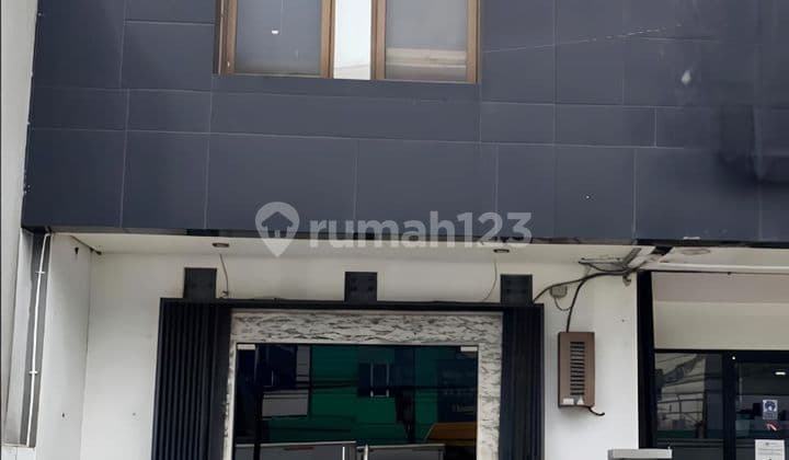 Ruko Aktif 3 Lantai Lokasi Strategis di Jalan Utama Bintaro Jaksel