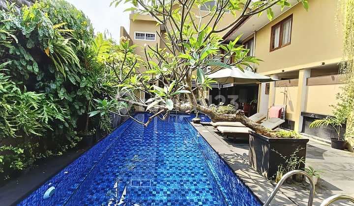 Rumah Asri Cantik dengan Private Pool di Sektor 3 Bintaro