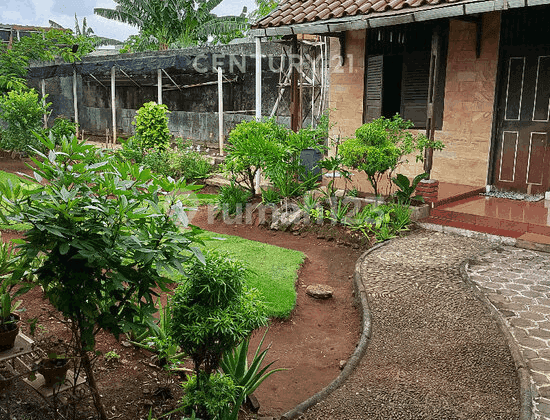 Rumah Luas dan Asri Dalam Komplek Perumahan di Jakapermai S9280