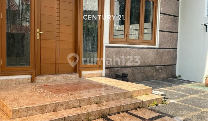 Rumah 2 Lantai Lingkungan Asri di Pulomas Barat S9123