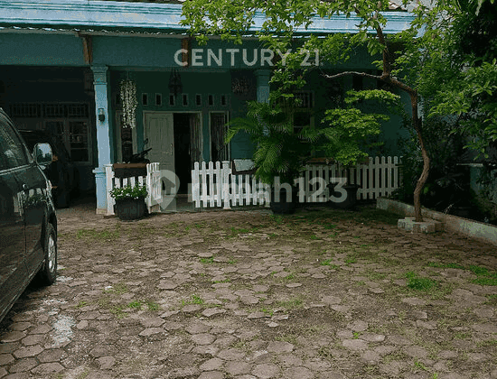 Rumah Strategis dan Dekat Dari Pramuka Raya di Utan Kayu S9281