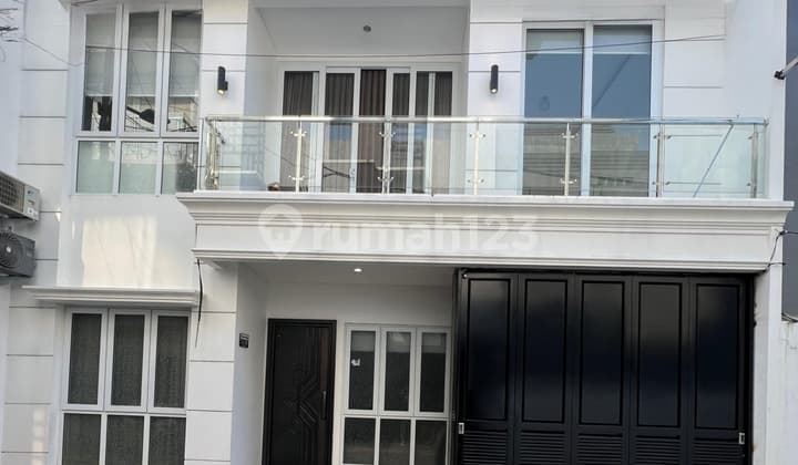 Rumah Modern Minimalis di Kebon Jeruk S8741