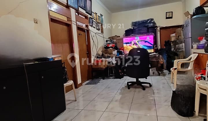 House and Commercial Space in a Strategic Location in Pademangan S8423