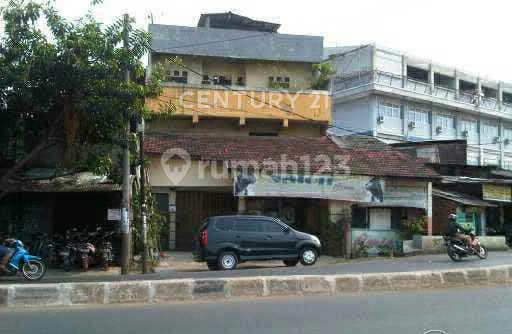 Old House with Land Area Calculated Below NJOP on Main Road Ciledug Raya S9097