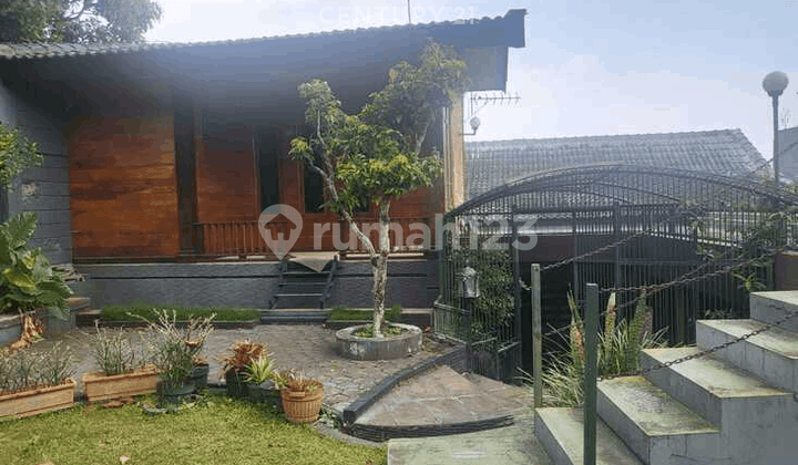 Rumah Atau Villa Strategis Di Jalur Arah Lembang Bandung S8944
