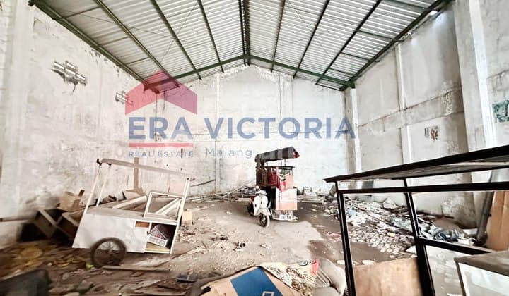 Gudang Lokasi Poros Jalan Blimbing