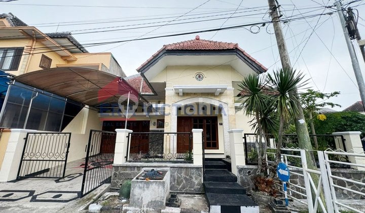 Rumah Bagus Dekat Pusat Kota Sulfat Blimbing