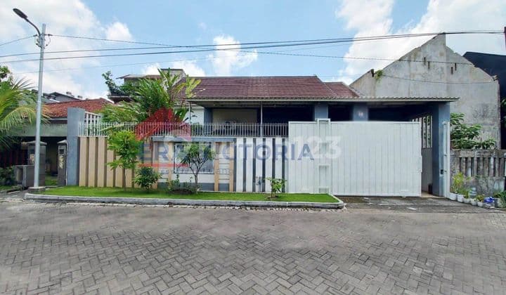 Rumah Bagus Lingkungan Asri Blimbing